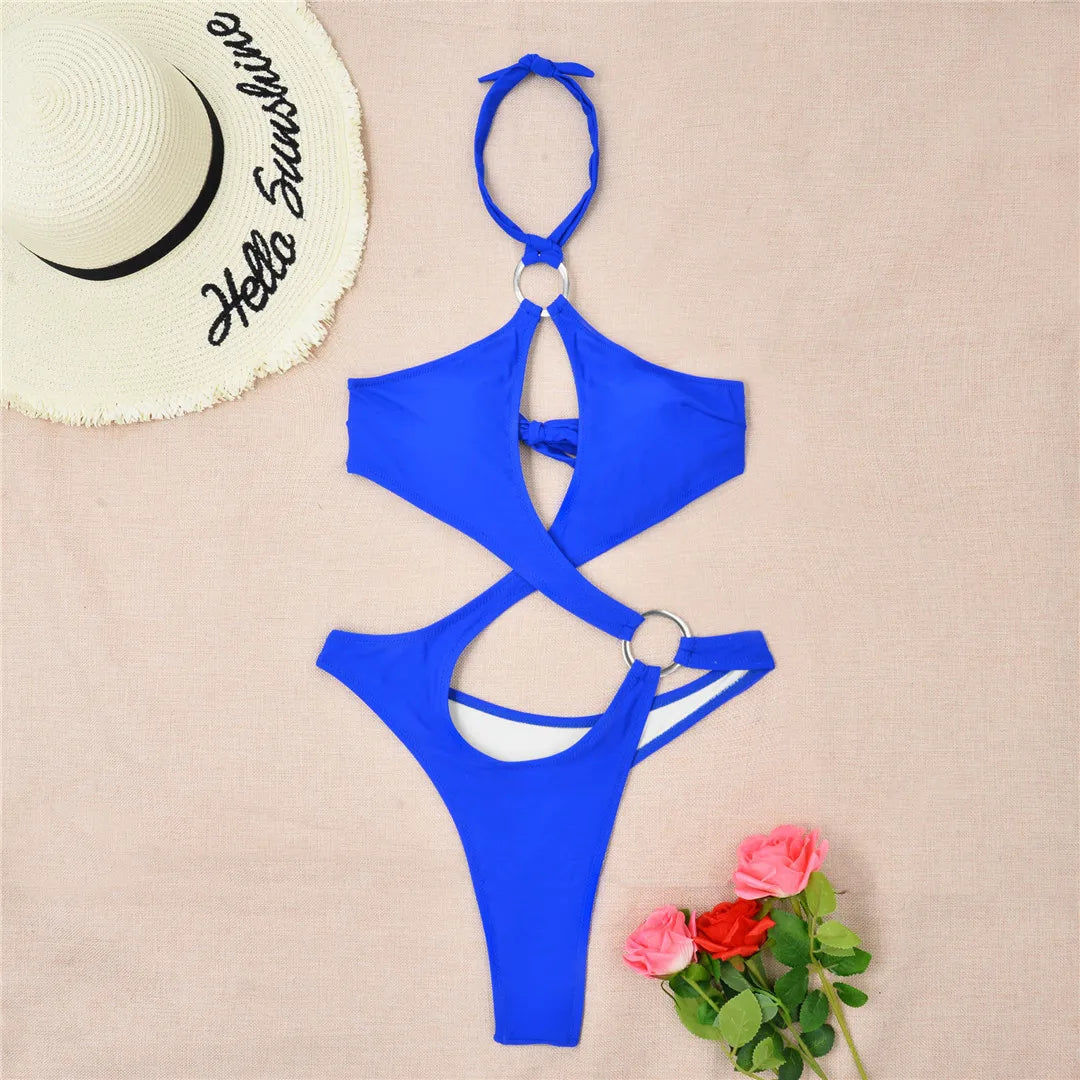 Bold Cut Out Halter One Piece Swimsuit für Frauen. Dieser einzigartige Monokini verfügt über einen Neckholder-Ausschnitt und einen hohen Beinausschnitt, um Ihre Silhouette zu verlängern und Ihre Form zu verbessern. Er ist aus komfortablem und strapazierfähigem Nylon und Spandex in Uni-Farben gefertigt. Dieser gewagte Badeanzug ist in den Größen S bis XL erhältlich und wird in fünf auffälligen Farben angeboten: Schwarz, Königsblau, Kaffee, Gelb und Seegrün. Dieser Badeanzug ist auf Lager und bereit für den Sommer. Er ist ideal für Erwachsene zwischen 18 und 35 Jahren und wird kostenlos geliefert.