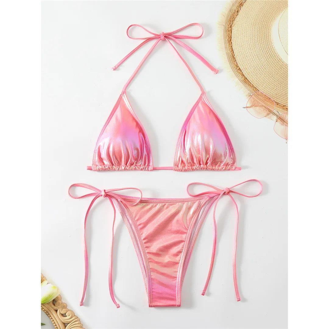 PU-Kunstleder-Träger-Bikini-Set, schlankes Design, Polyester-Elasthan-Mischung, drahtlose Unterstützung, niedrige Taille, solide zweiteilige Damen-Badebekleidung, kantiger und moderner Stil.