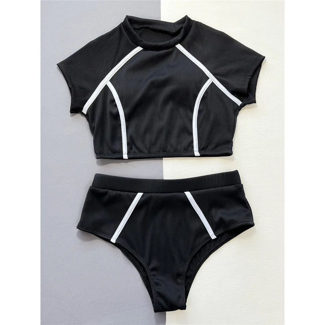 Schickes geripptes Kurzarm-Bikini-Set mit hoher Taille für Frauen, moderne zweiteilige Bademode in Schwarz mit gepolstertem Oberteil, figurbetonter und bequemer Stil für Strandaktivitäten