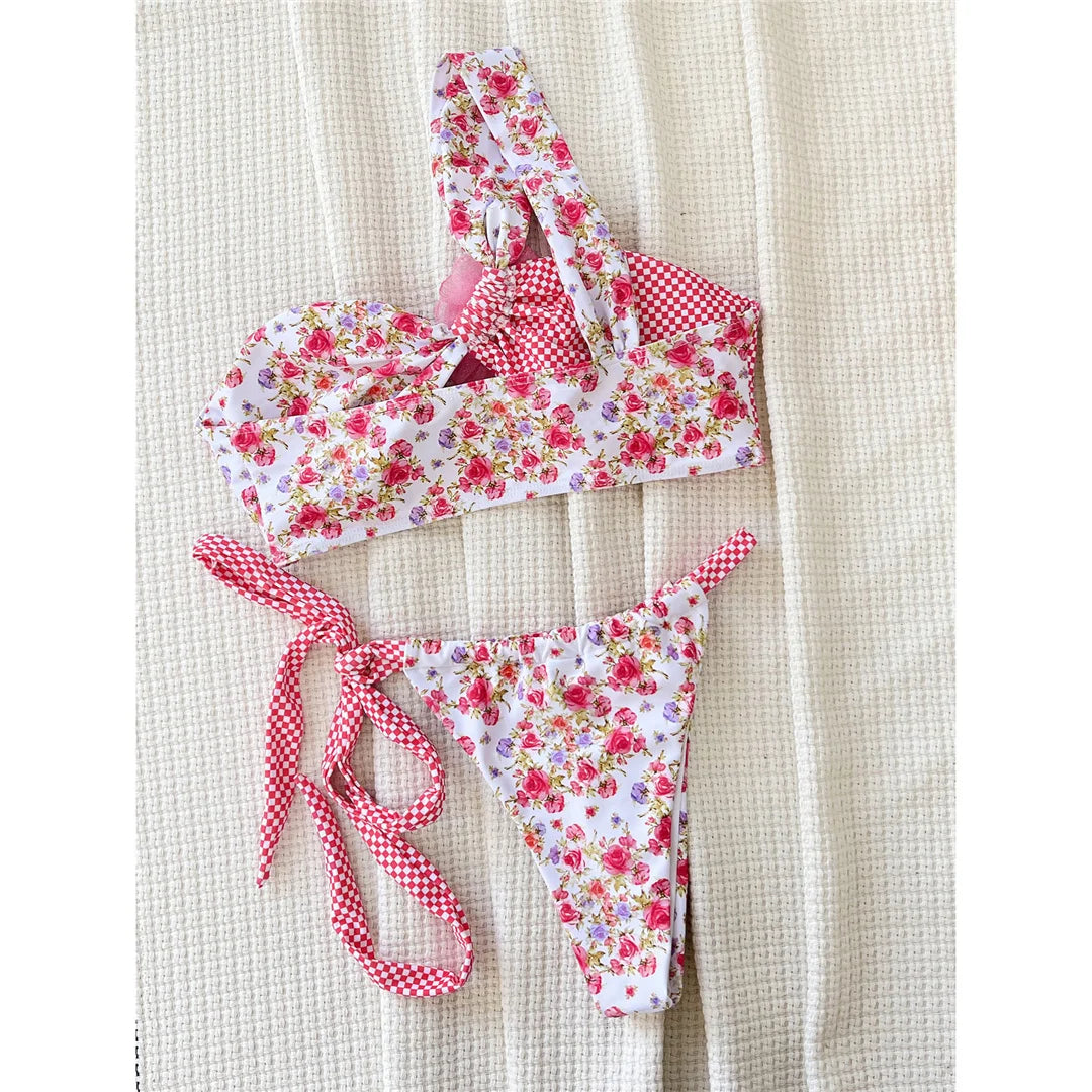 3D Blumen bedruckter Bikini, Zweiteiliger Badeanzug, Spleißendes Design, Florales Patchwork, Polyester, Elasthan, Drahtlos, Niedrige Taille, Damen Bademode, Lebendiger Stil, Rosa.