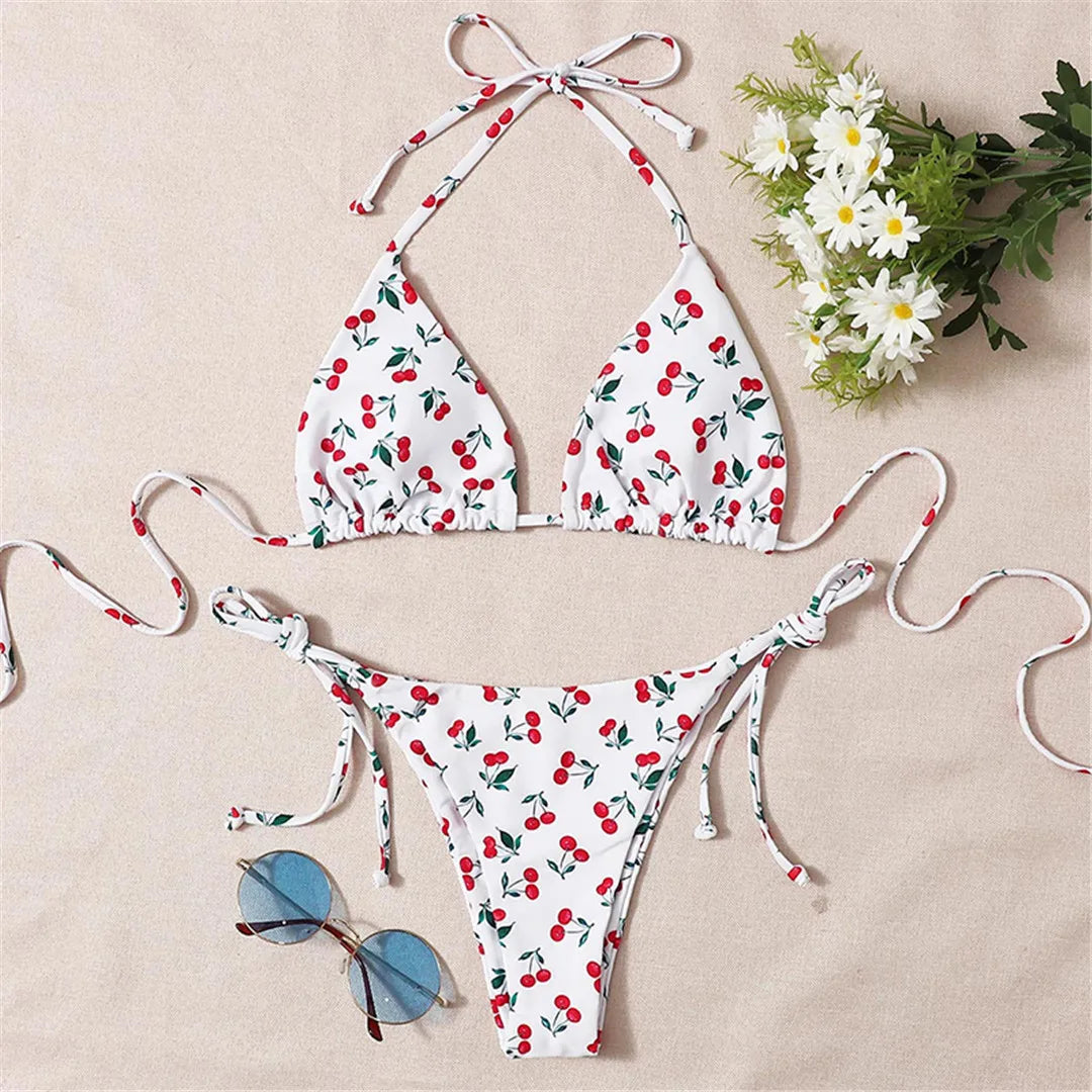 Ensemble de bikinis à bretelles avec dos nu imprimé Sweet Cherry pour femmes - Maillot de bain deux pièces à taille basse, en nylon et spandex, sans armature, fidèle à la taille - disponible dans les tailles XS à L